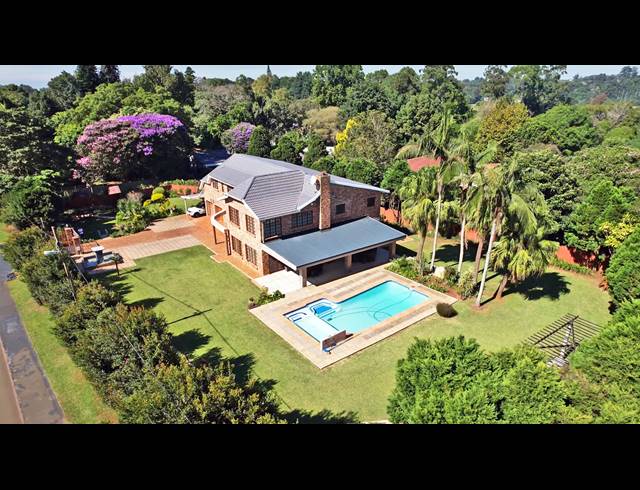 4 BEDROOM HOUSE FOR SALE IN HILLCREST CENTRAL